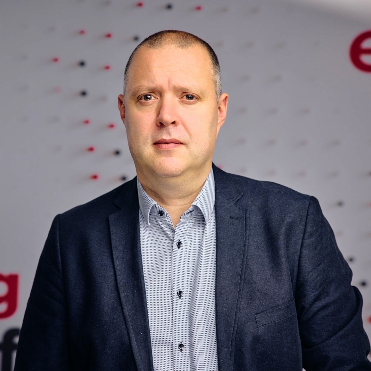 Siniša Nišavić, Director of Investment Management chez EOS en Slovénie, photographié en portrait