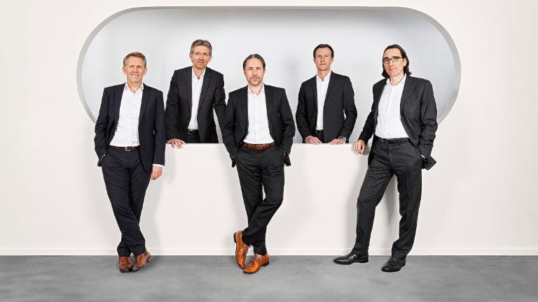 De Raad van Bestuur van EOS in een groepsfoto, van links naar rechts: Andreas Kropp (Duitsland), Justus Hecking-Veltman (CFO), Marwin Ramcke (CEO), Carsten Tidow (Oost-Europa) en Dr. Andreas Witzig (West-Europa).